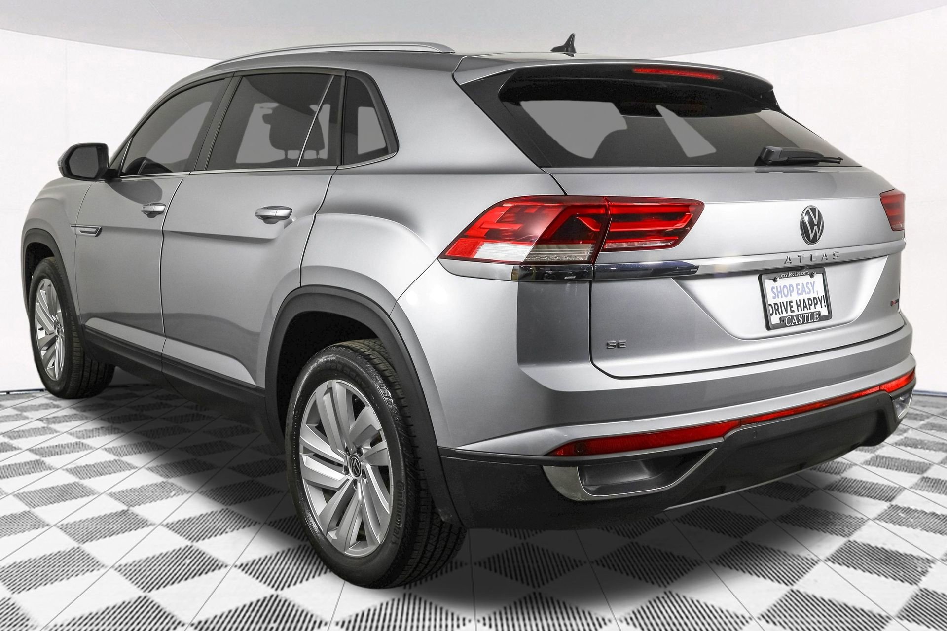 Used 2020 Volkswagen Atlas Cross Sport SE w/ Panoramic Sunroof Package image 17