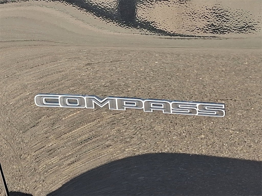 Used 2023 Jeep Compass Limited image 30