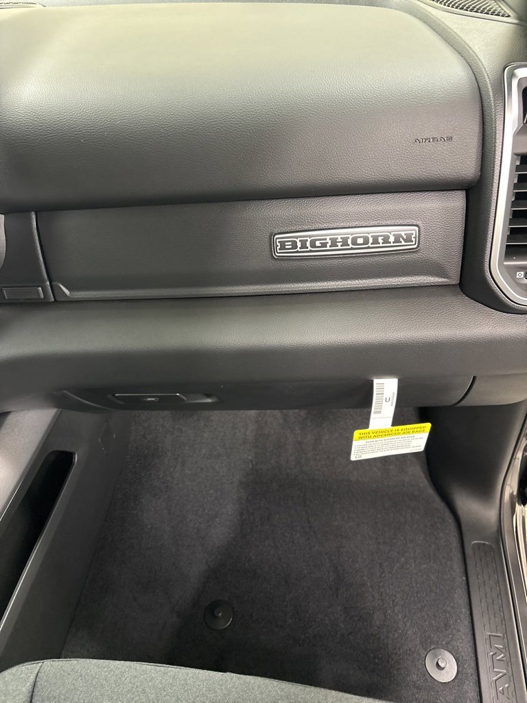 New 2026 RAM 1500 4x4 Crew Cab image 32