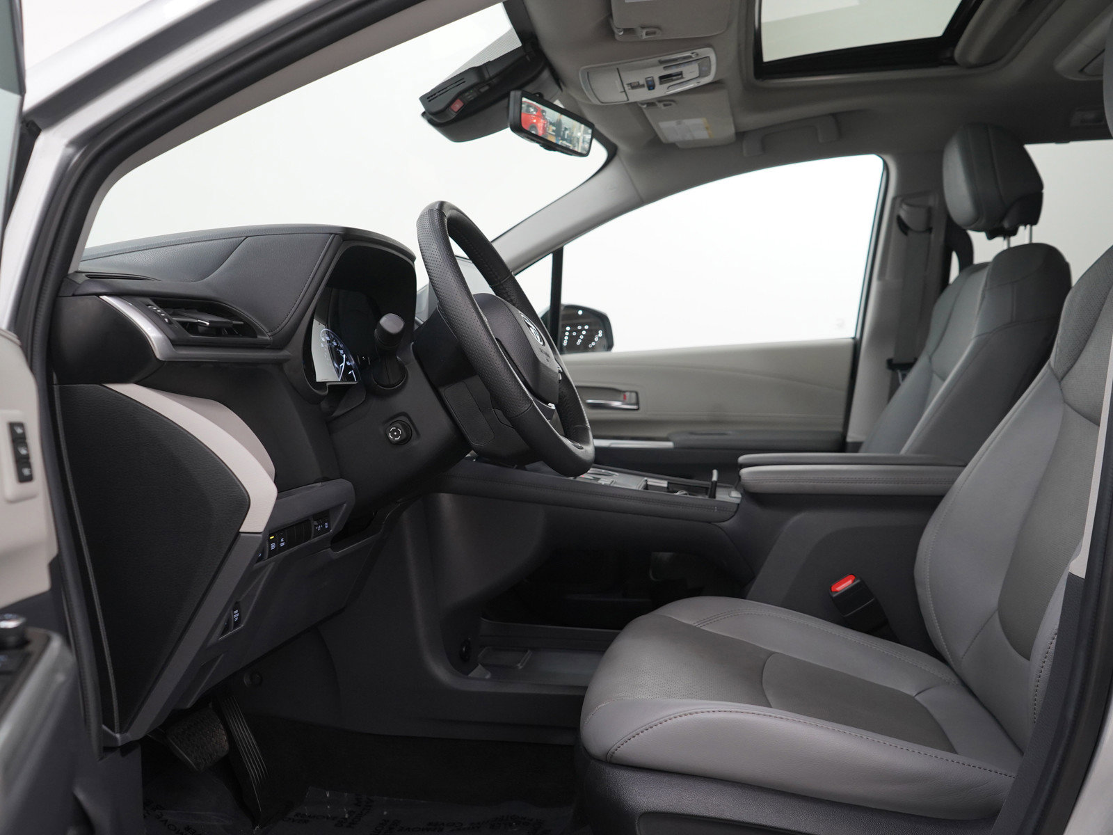 Used 2024 Toyota Sienna Limited AWD/4WD image 25