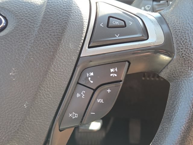 Used 2017 Ford Fusion SE w/ Fusion SE Technology Package FWD image 11