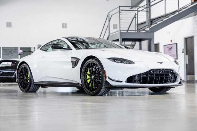 Used 2023 Aston Martin V8 Vantage Coupe RWD image 8