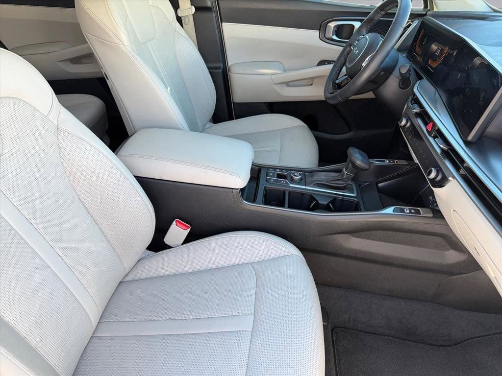 Used 2024 Kia Sorento EX w/ Panoramic Sunroof Package image 18