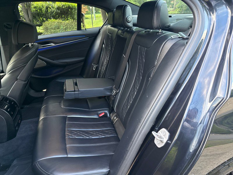 Used 2022 BMW M550i xDrive AWD/4WD image 35
