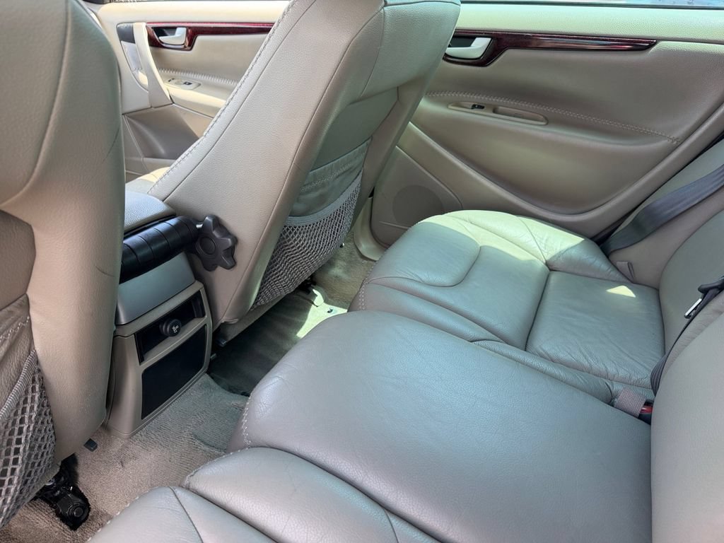 Used 2004 Volvo XC70 AWD/4WD image 17