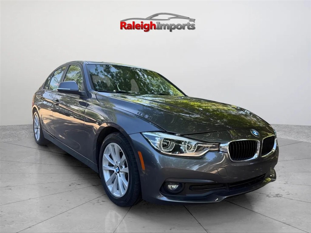 Used 2018 BMW 320i Sedan RWD image 3