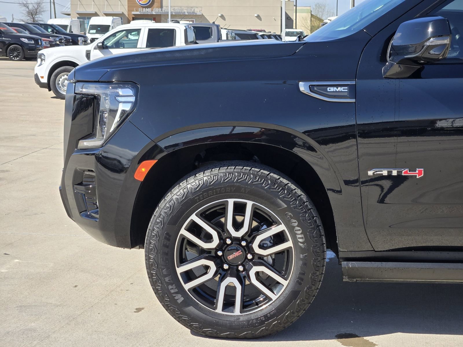 Used 2023 GMC Yukon XL AT4 w/ Technology Package image 9