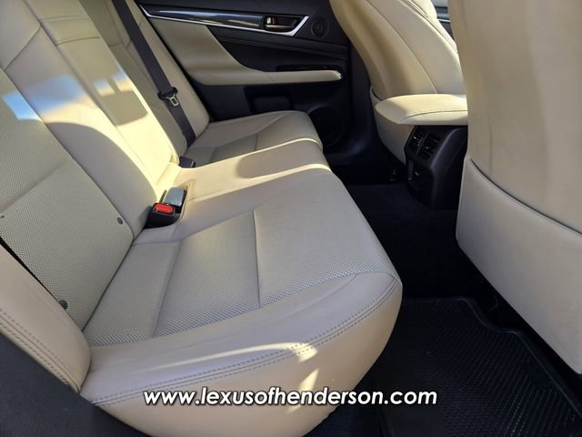 Used 2016 Lexus GS 200t w/ Premium Package RWD image 16