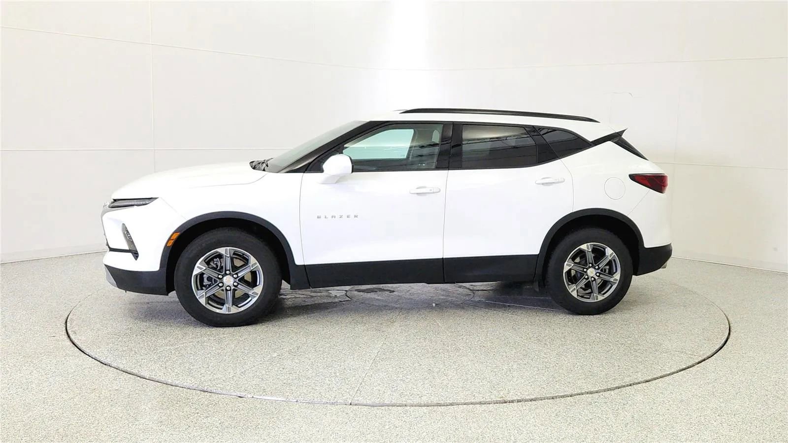 Used 2024 Chevrolet Blazer LT w/ Convenience Package FWD image 4