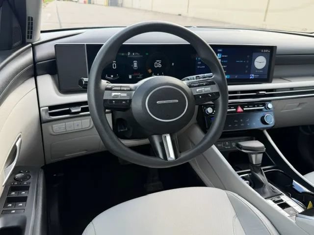 Used 2025 Hyundai Tucson SEL FWD image 19