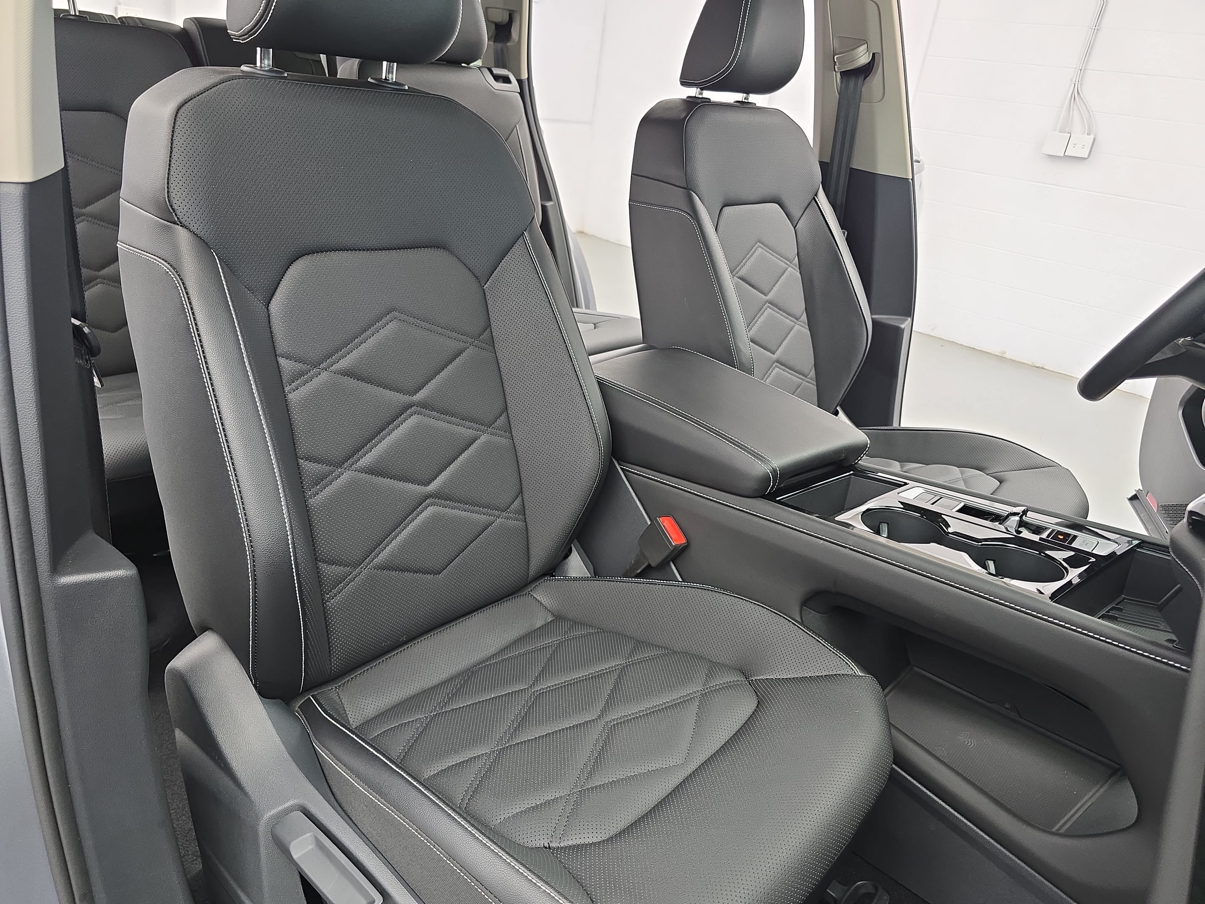 Certified 2025 Volkswagen Atlas SE AWD/4WD image 10