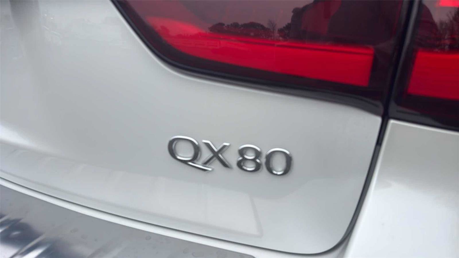 Used 2023 INFINITI QX80 Sensory w/ All-Season Package image 28