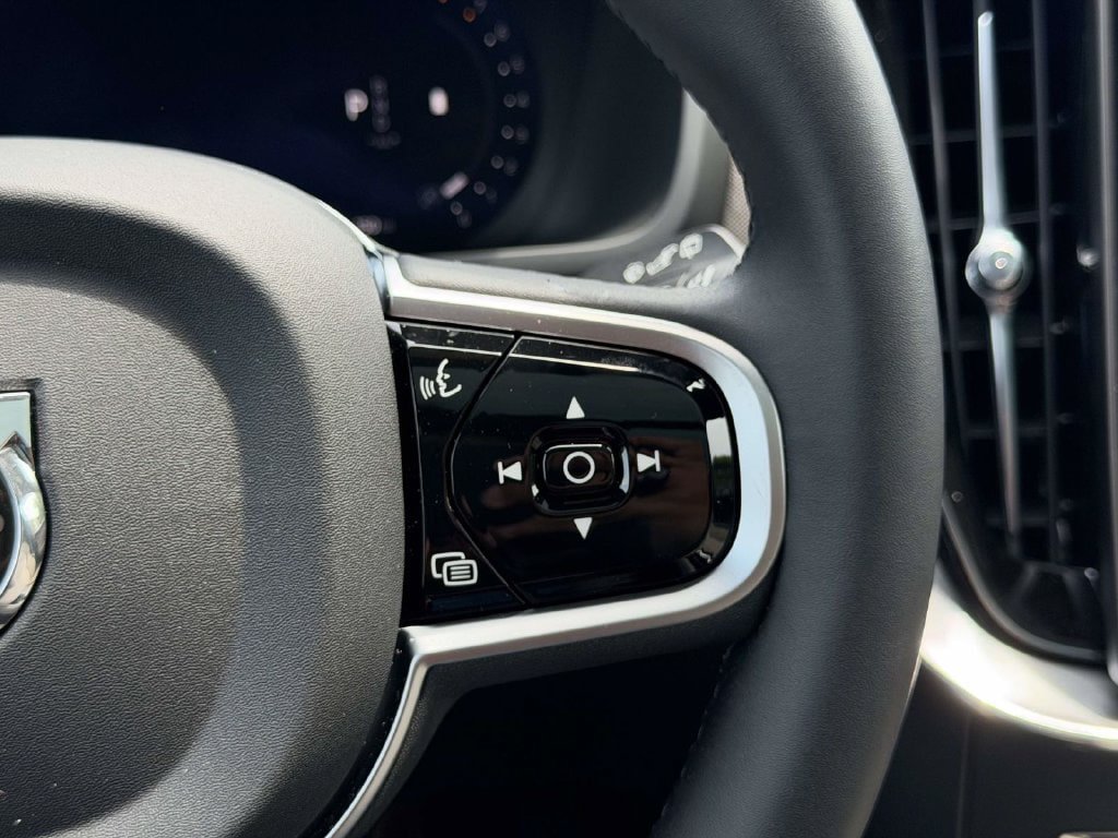 New 2026 Volvo XC90 B6 Plus w/ Protection Package Premier AWD/4WD image 9