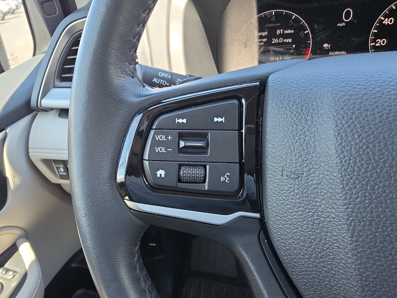 Used 2025 Honda Odyssey EX-L image 23
