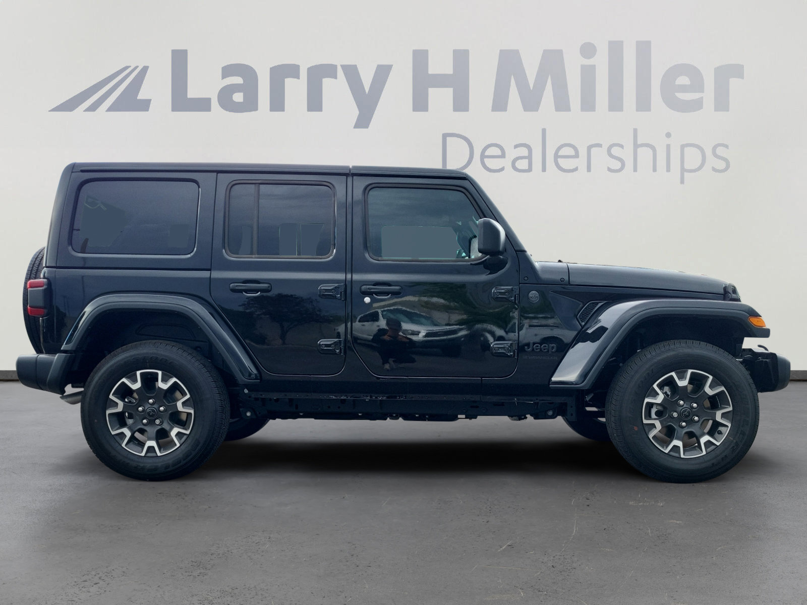 New 2025 Jeep Wrangler Sahara image 6