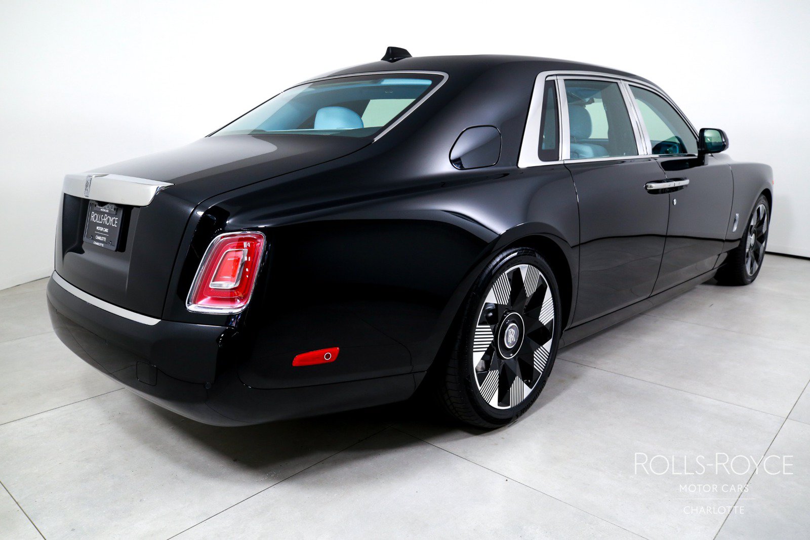 New 2027 Rolls-Royce Phantom Sedan RWD image 2