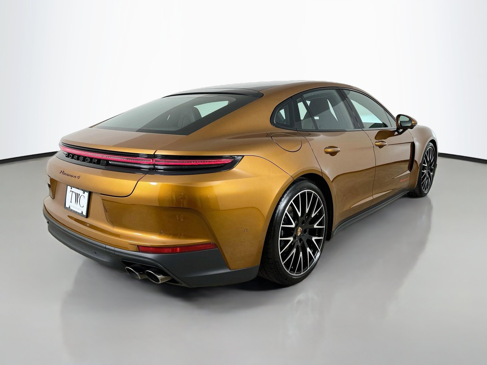 Used 2025 Porsche Panamera 4 w/ Premium Package AWD/4WD image 5