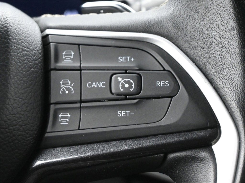 Used 2022 Jeep Grand Cherokee Altitude image 7