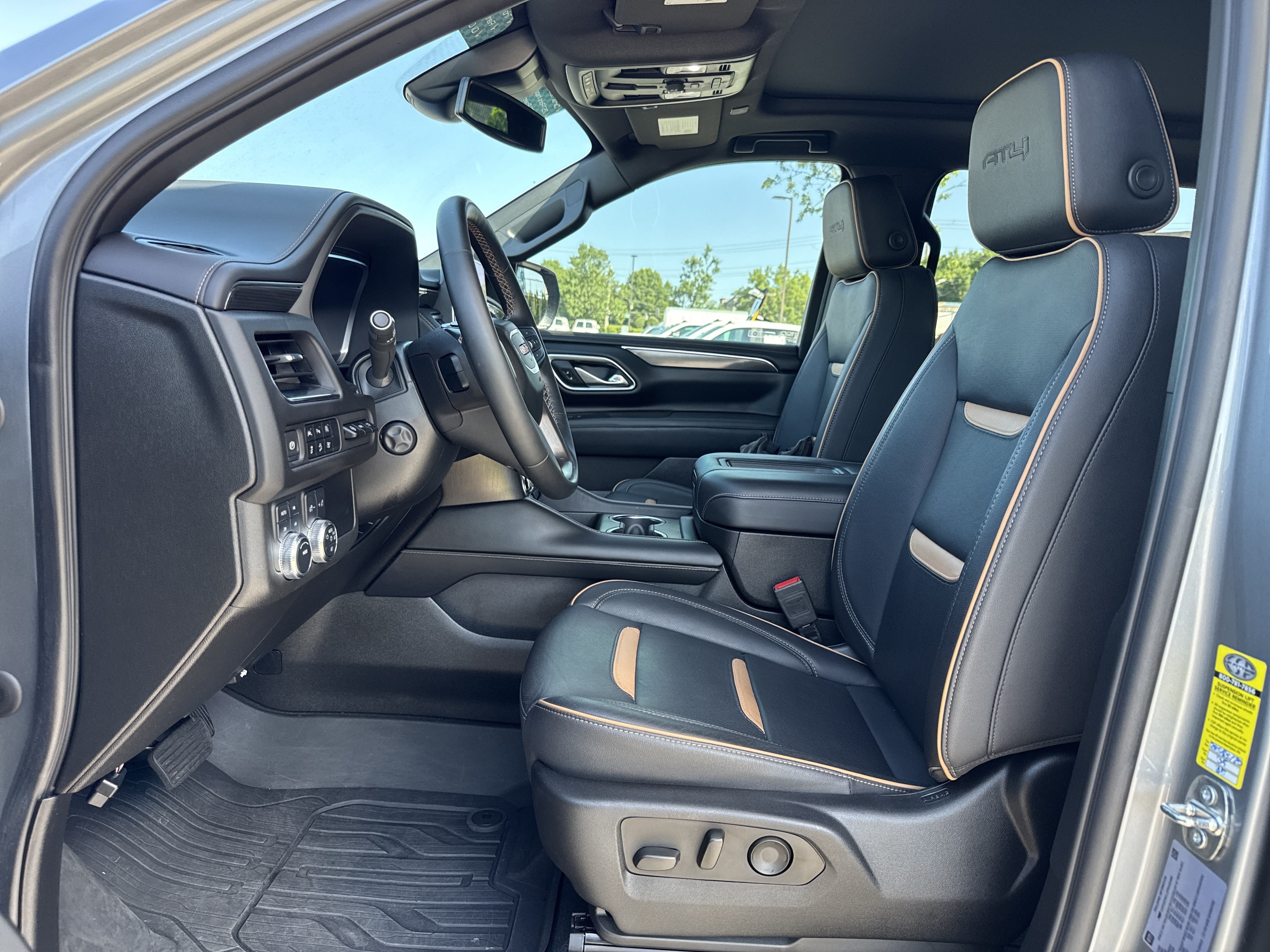 Used 2023 GMC Yukon XL AT4 w/ AT4 Premium Package AWD/4WD image 14