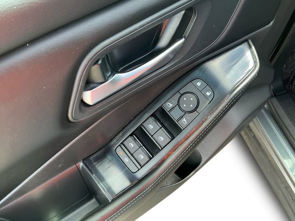 Used 2024 Nissan Rogue SV FWD image 20
