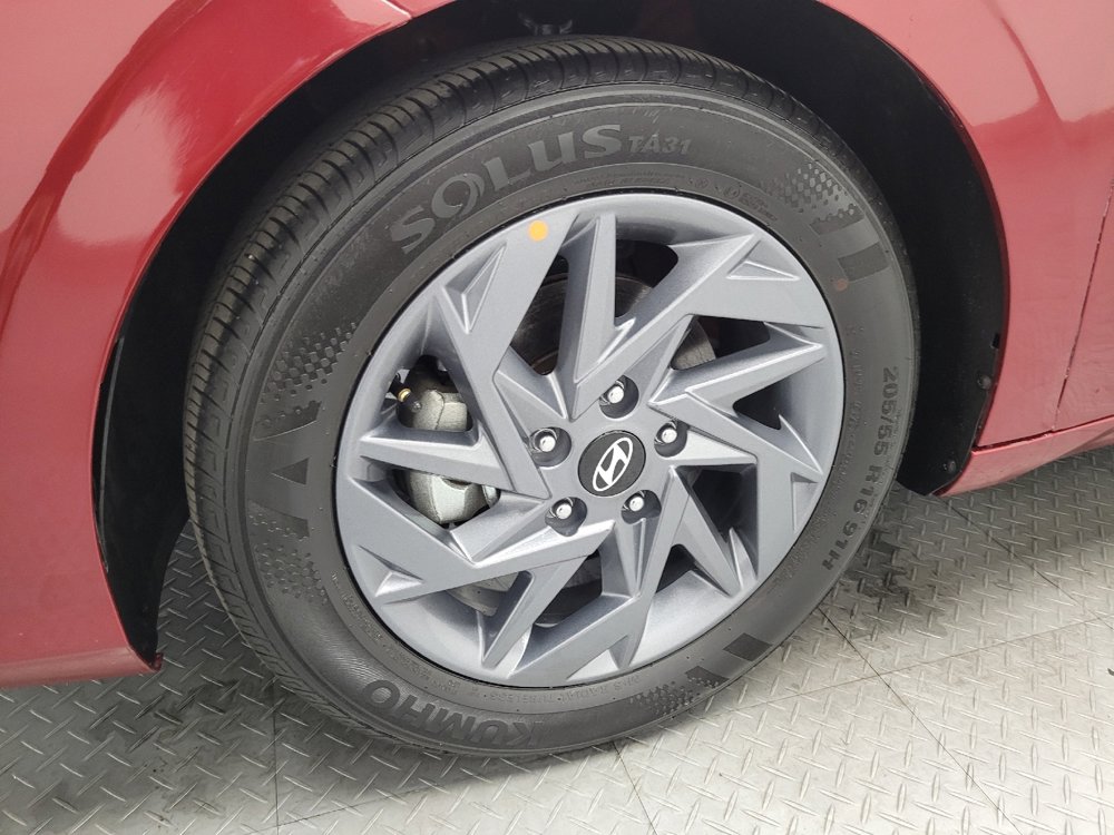 Used 2024 Hyundai Elantra SEL image 31