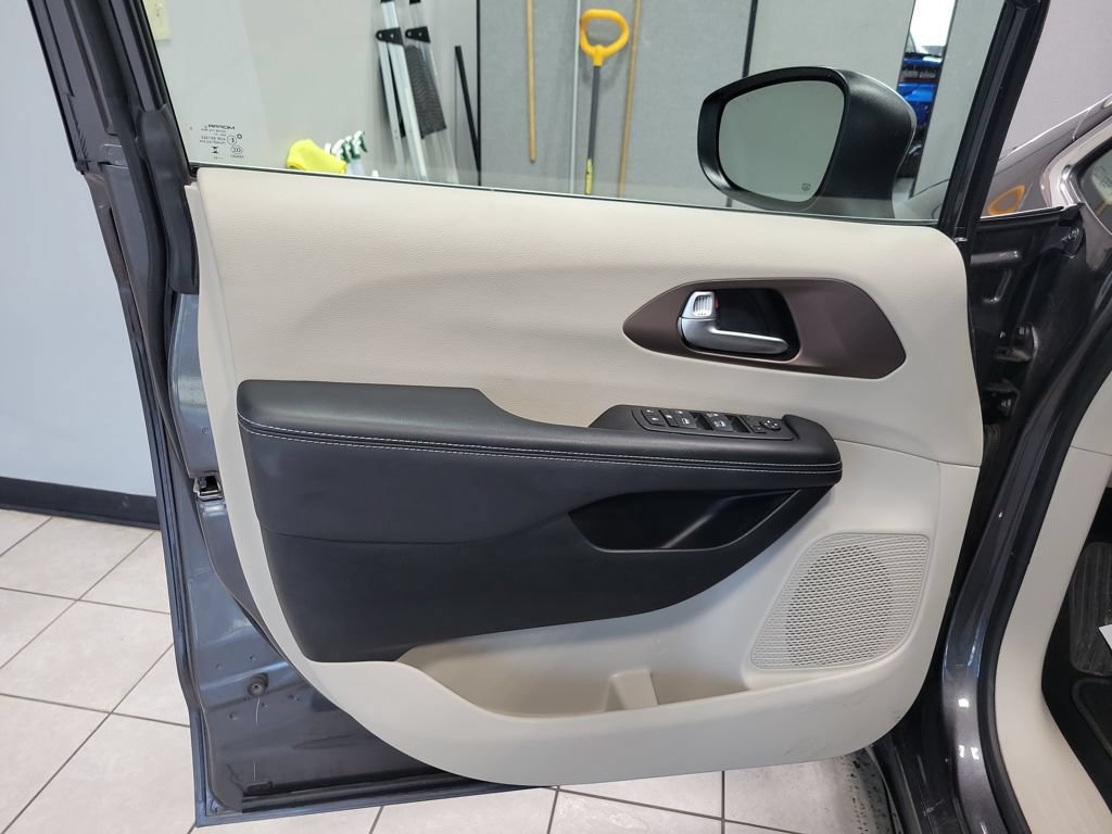 Used 2023 Chrysler Voyager LX FWD image 37