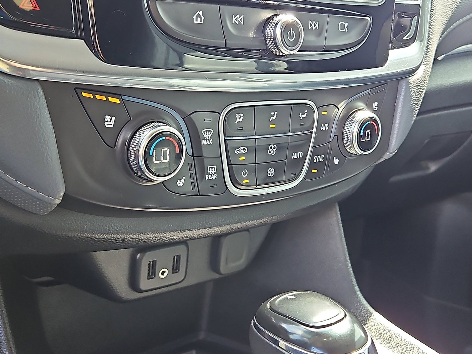 Used 2019 Chevrolet Traverse Premier w/ Driver Confidence II Package FWD image 15