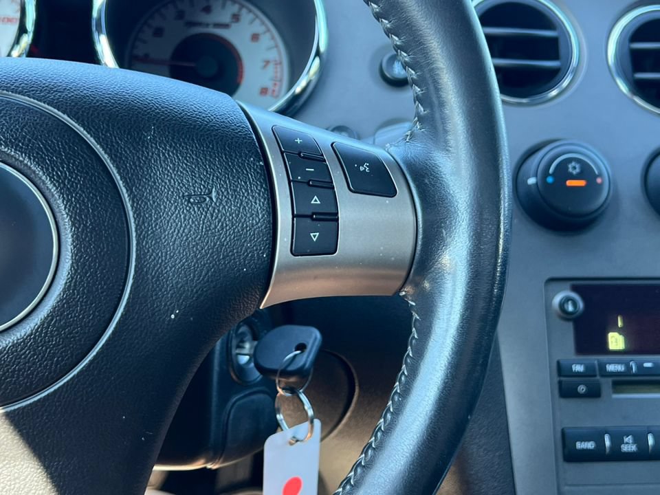 Used 2006 Pontiac Solstice Convertible w/ Premium Package RWD image 18