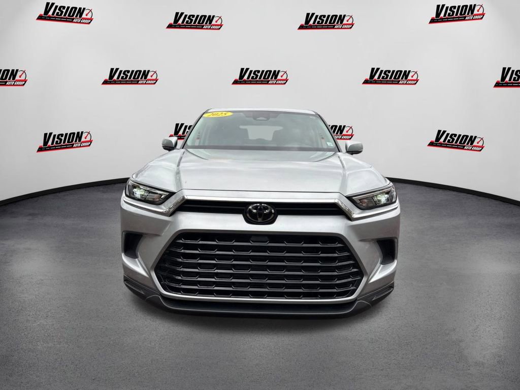 Used 2025 Toyota Grand Highlander XLE image 2