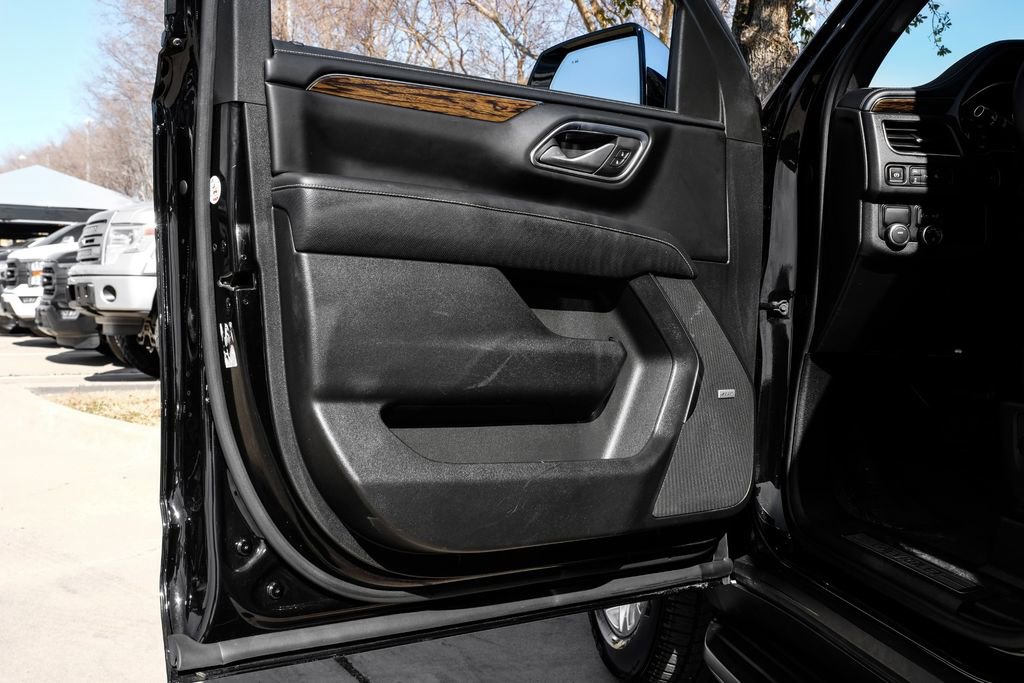 Used 2024 Chevrolet Suburban Premier image 40