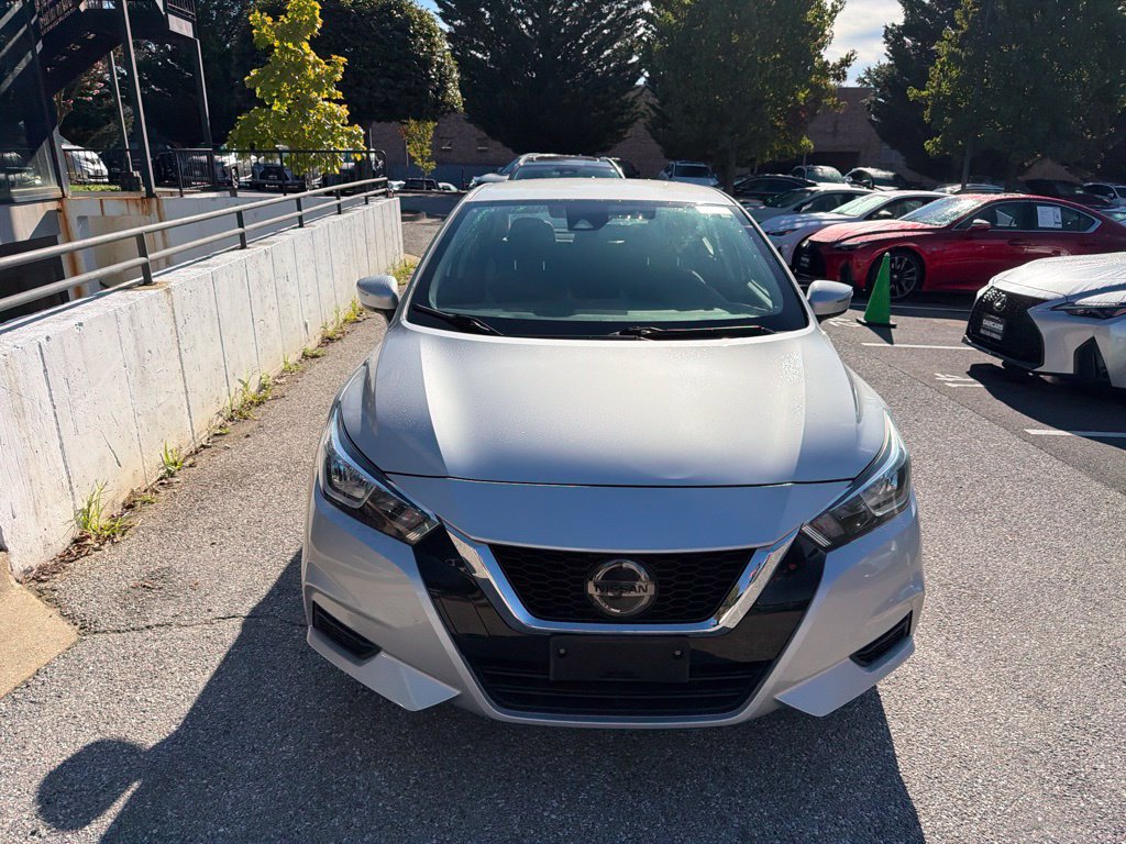 Used 2020 Nissan Versa SV FWD image 3