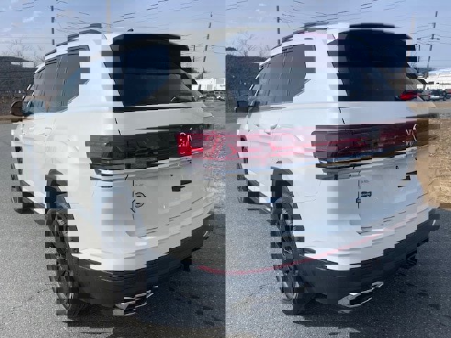 New 2026 Volkswagen Atlas SE image 2