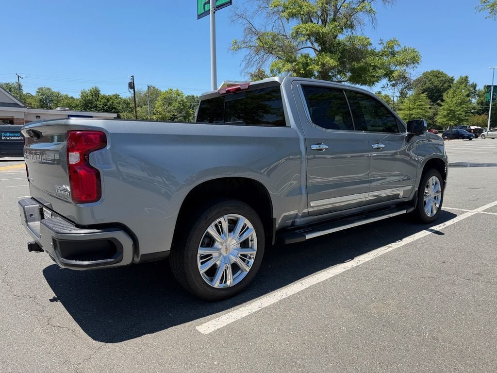 Used 2026 Chevrolet Silverado 1500 High Country w/ Technology Package AWD/4WD image 3