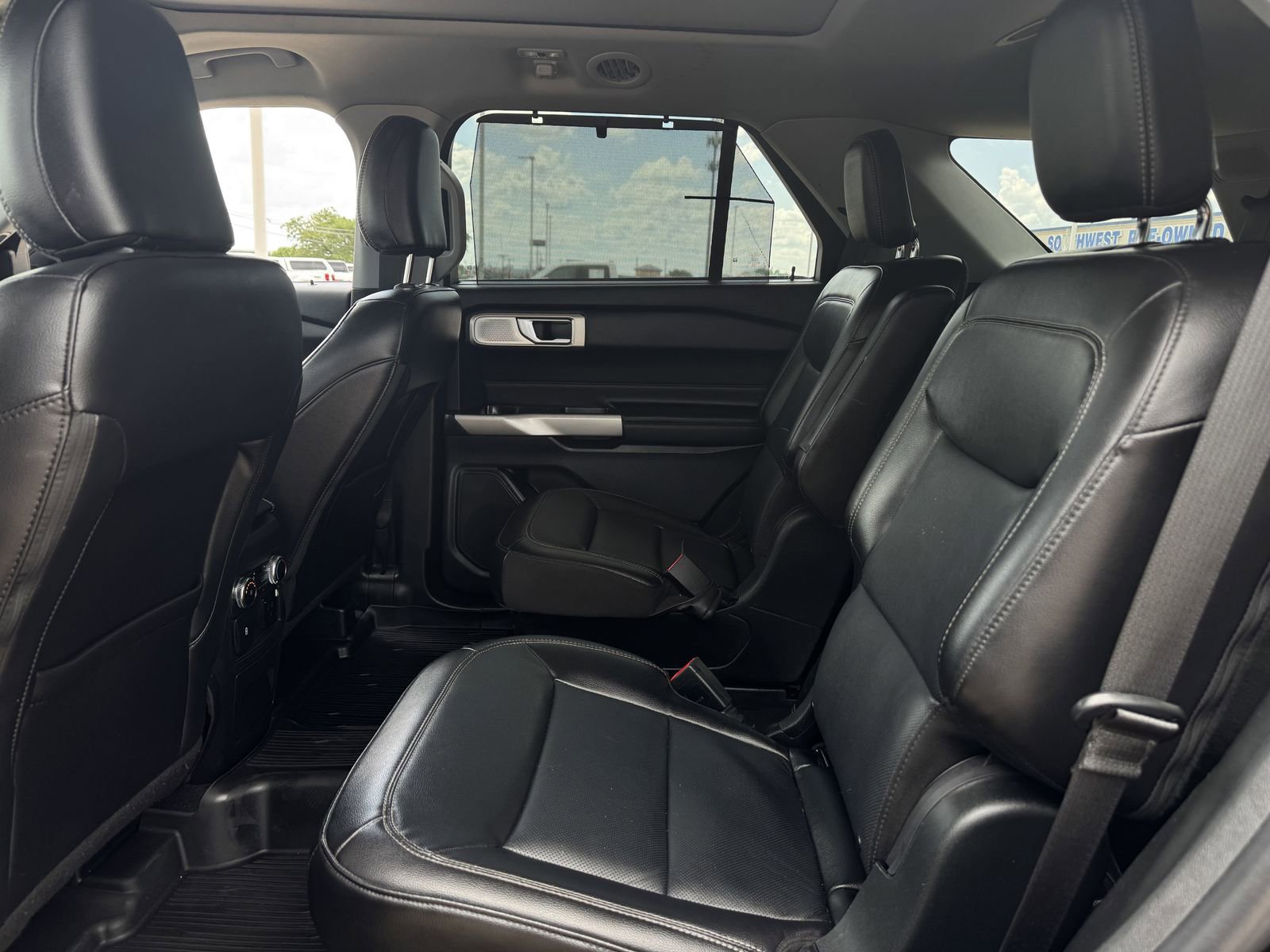 Used 2023 Ford Explorer Limited w/ Limited Technology Package RWD image 28