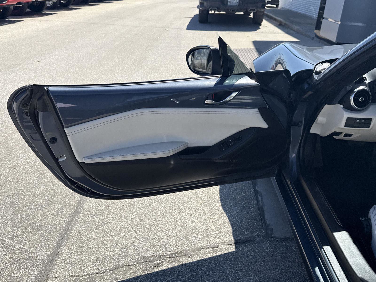 Used 2021 MAZDA MX-5 Miata RF Grand Touring image 11