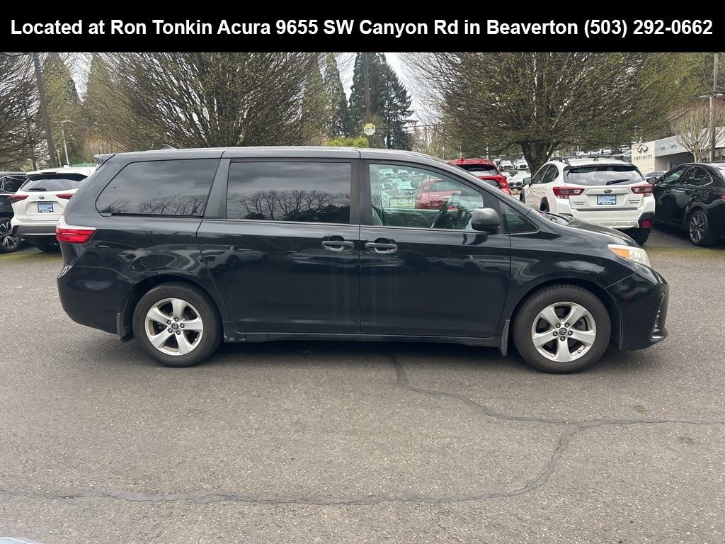 Used 2019 Toyota Sienna L w/ Carpet Mat Package image 3