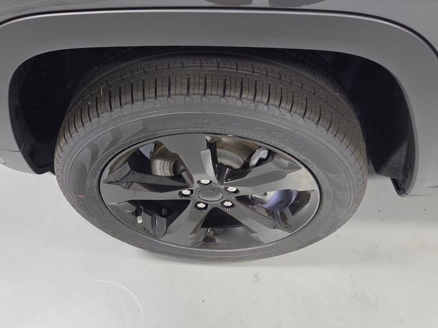 New 2026 Jeep Grand Cherokee Limited w/ Limited Altitude Package RWD image 17