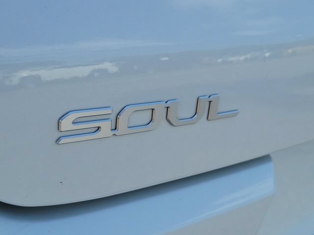 Used 2025 Kia Soul LX w/ LX Technology Package FWD image 8