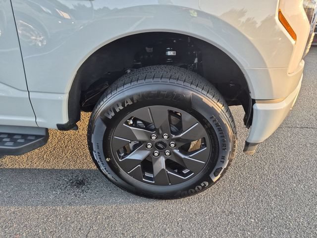 Used 2024 Ford F150 Lightning XLT AWD/4WD image 9