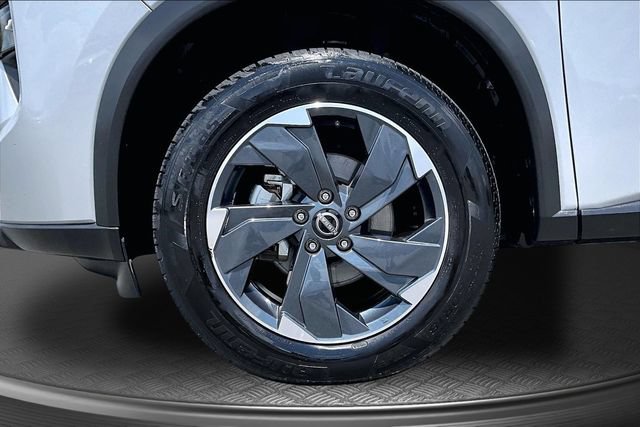 Used 2025 Nissan Rogue SV AWD/4WD image 30