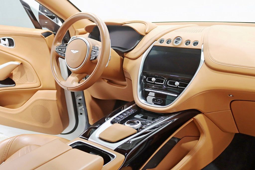 Used 2023 Aston Martin DBX image 38