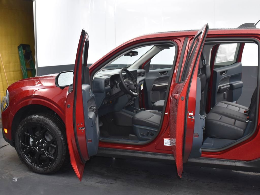 New 2025 Ford Maverick Lariat w/ Black Appearance Package image 27