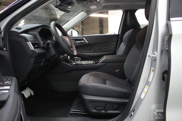 New 2026 Mitsubishi Outlander SEL image 6