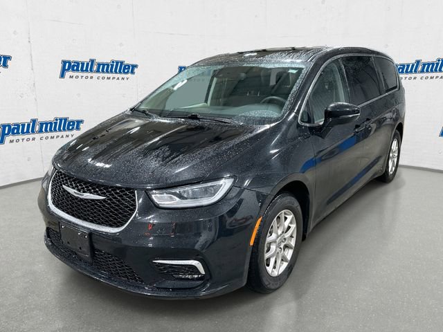 Used 2024 Chrysler Pacifica Touring-L image 1