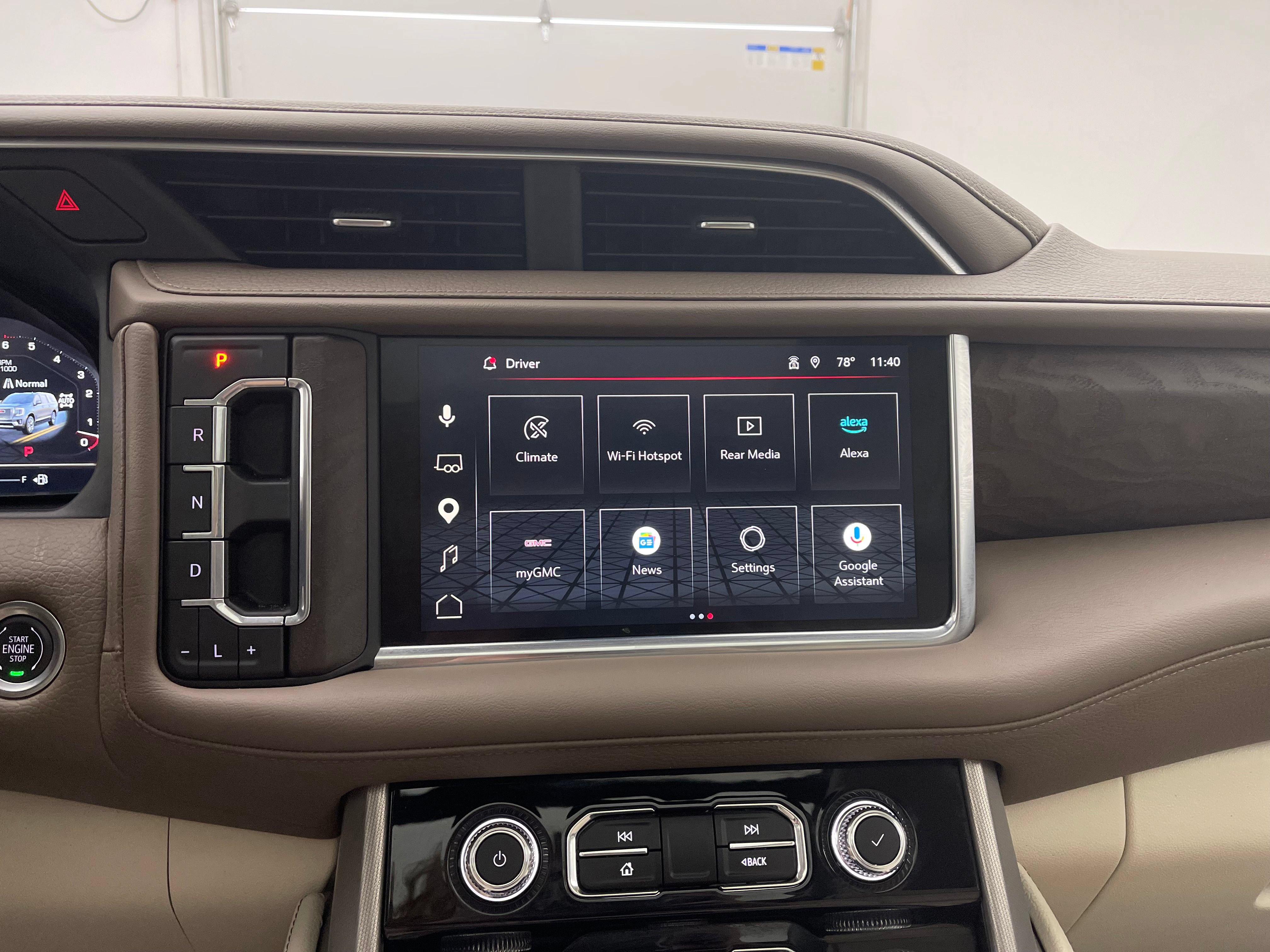 Used 2024 GMC Yukon Denali AWD/4WD image 32