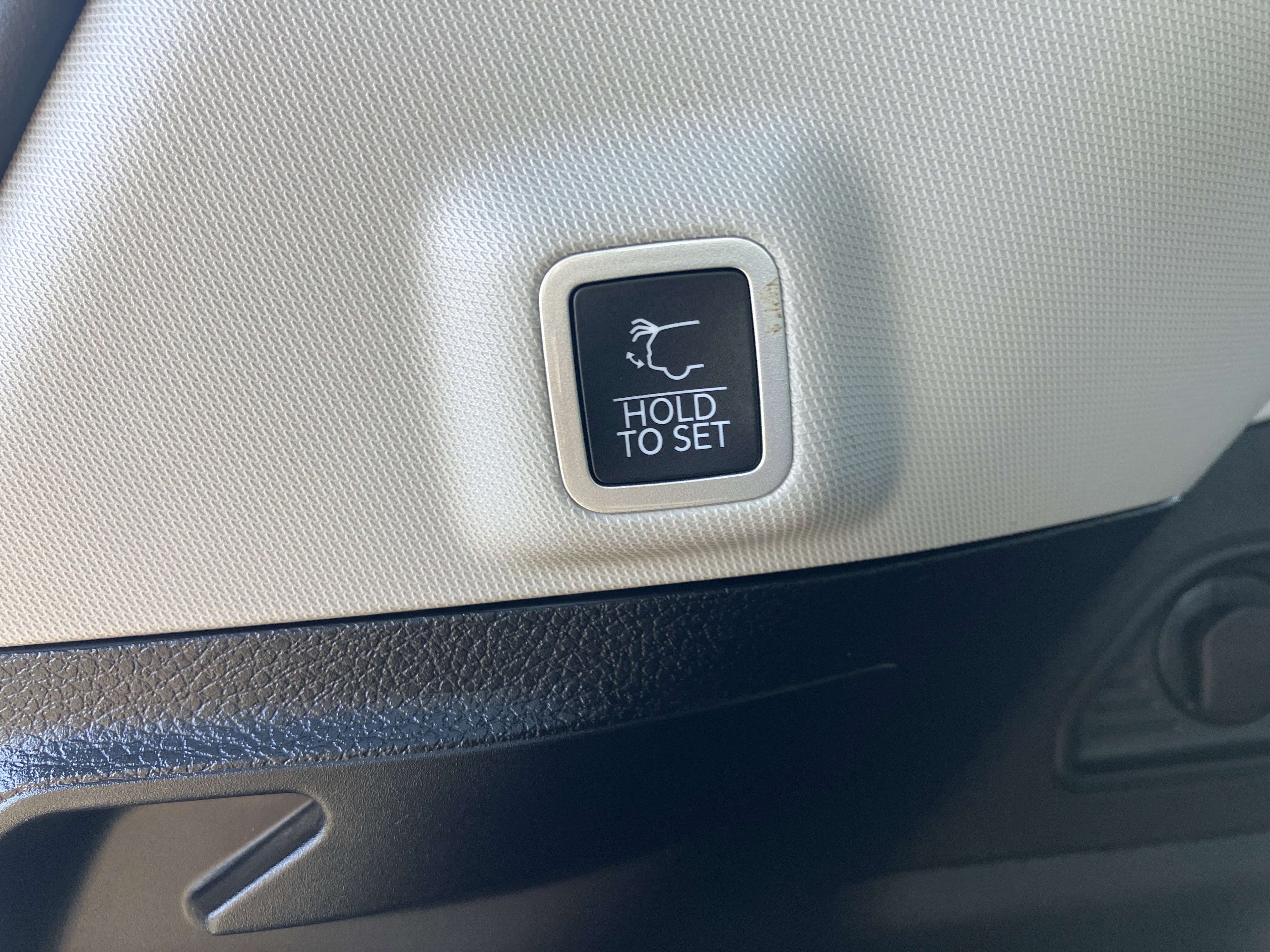 Used 2022 Jeep Grand Cherokee Limited w/ Luxury Tech Group II image 13