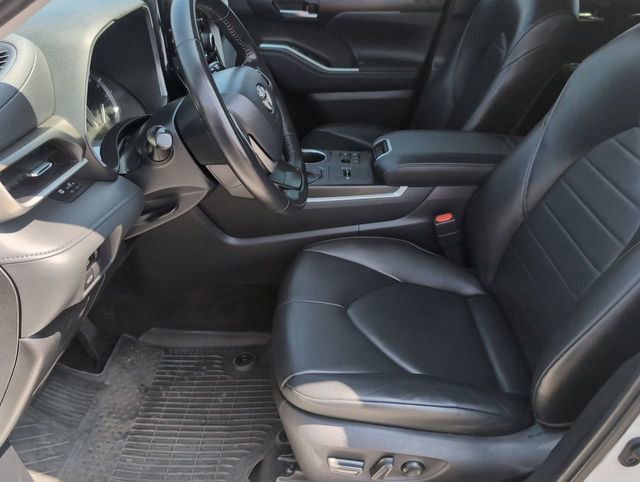 Used 2023 Toyota Highlander XLE image 19
