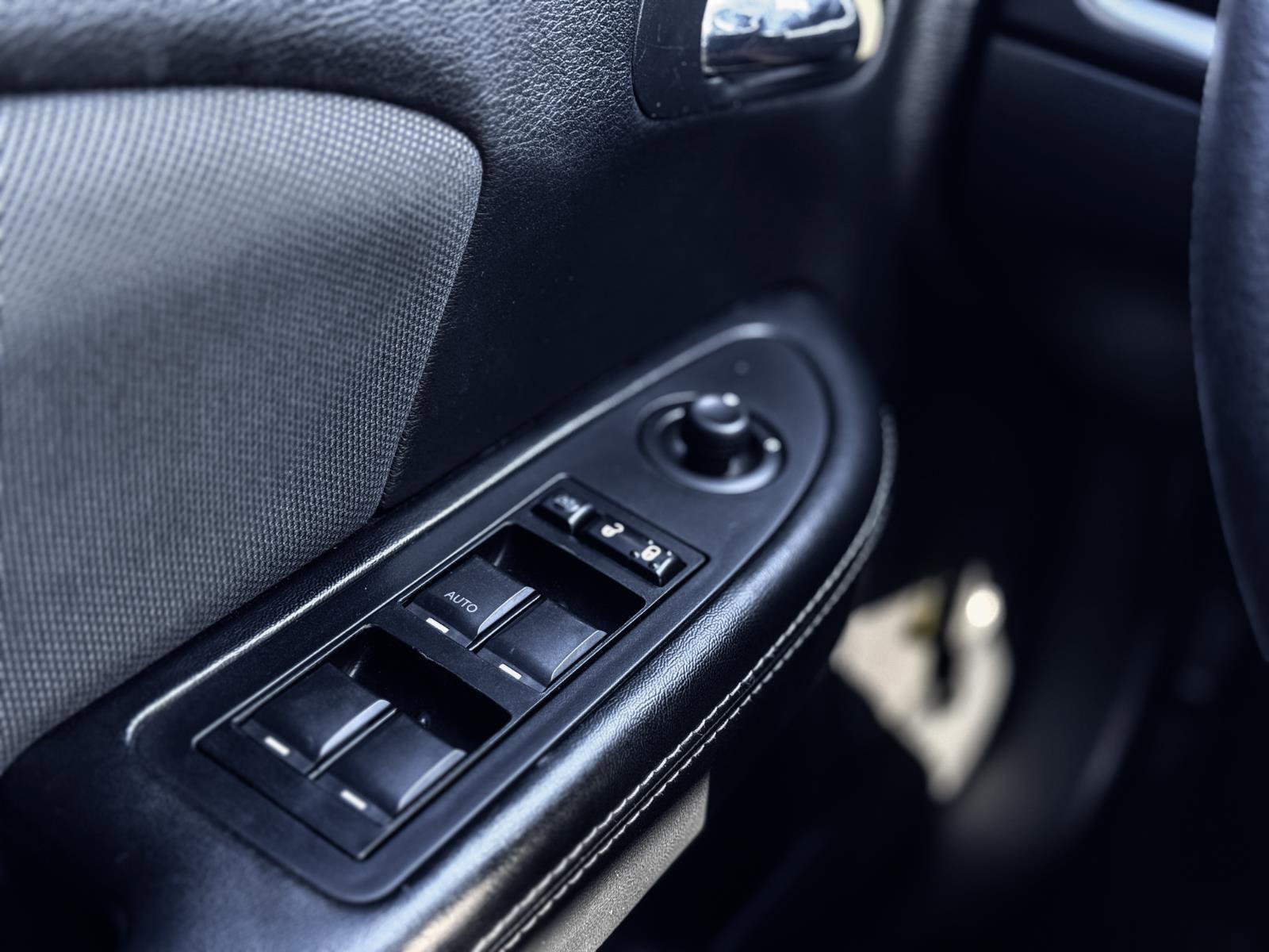 Used 2012 Dodge Avenger SE image 11