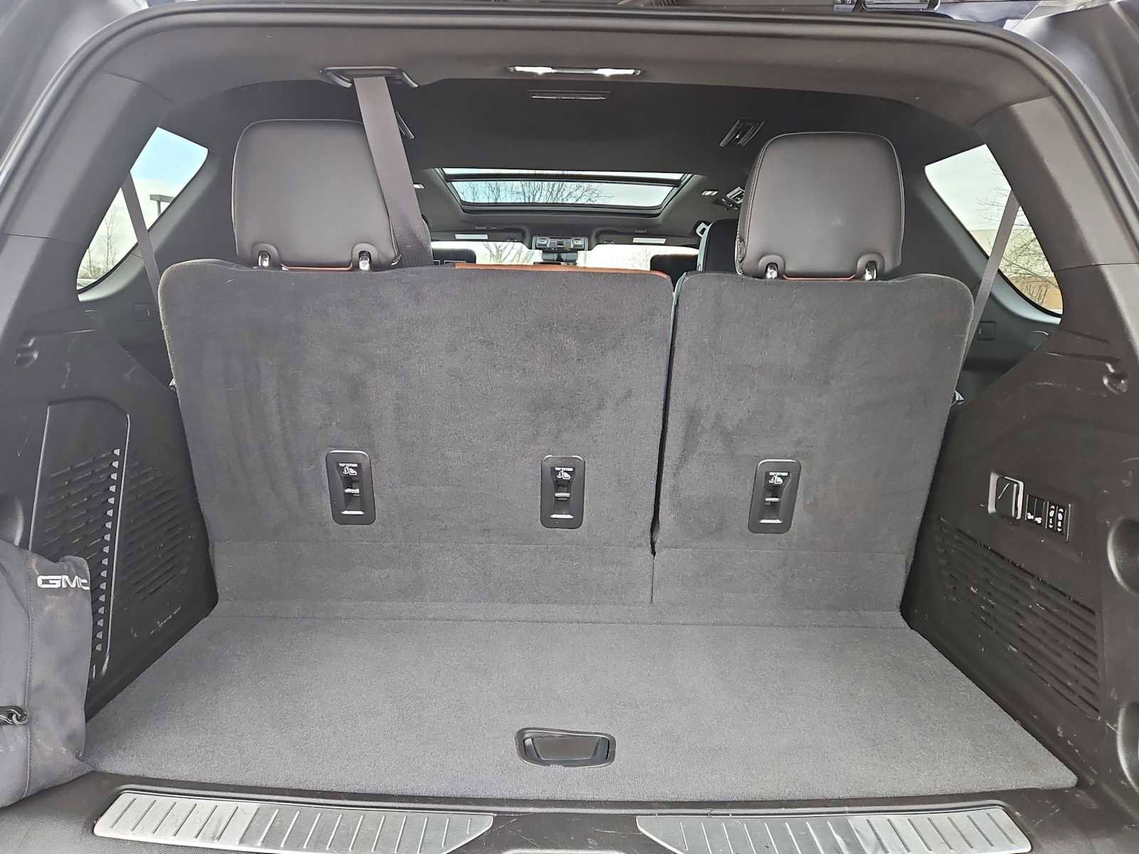 Used 2023 GMC Yukon Denali Ultimate image 36