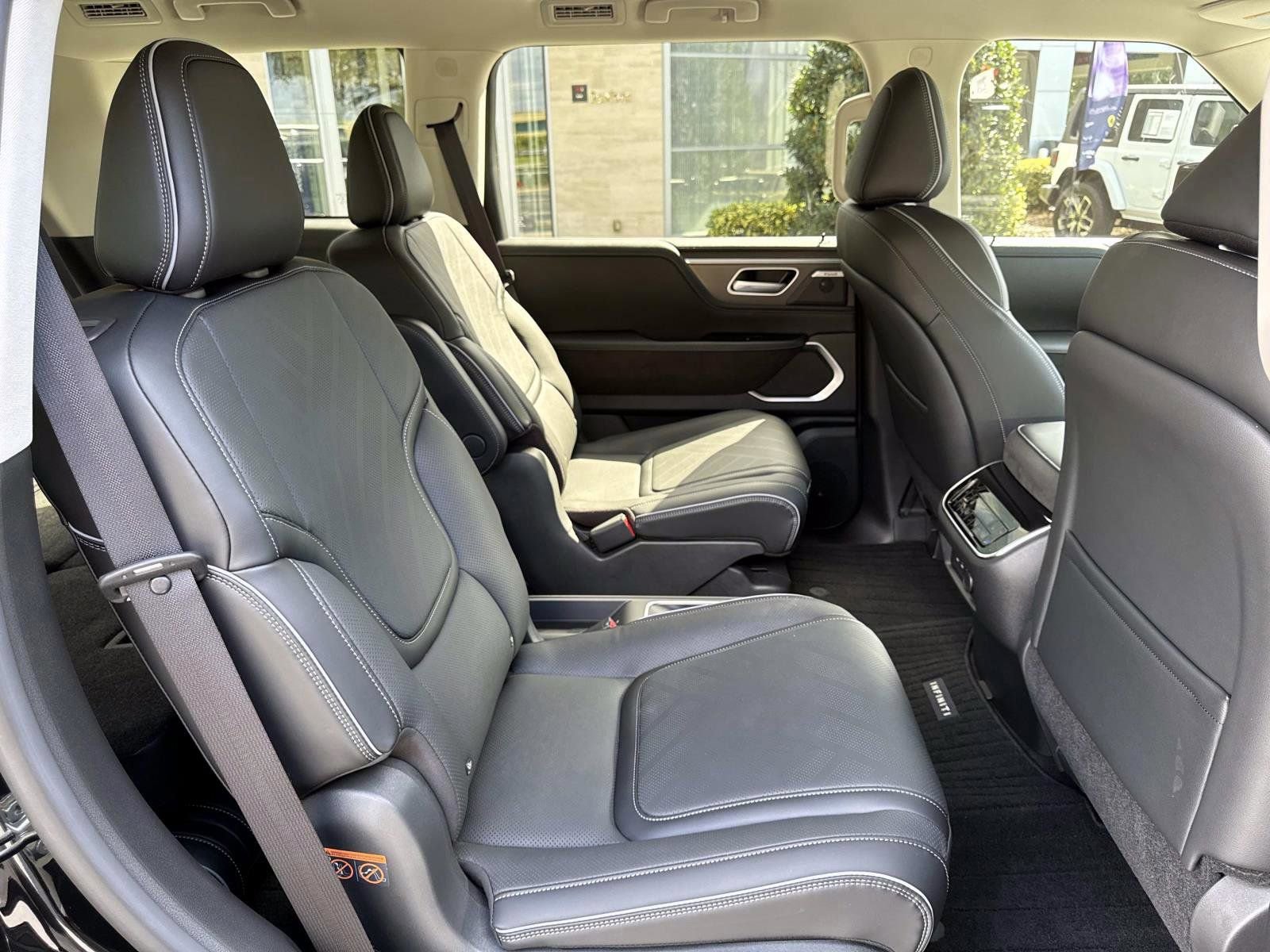 New 2026 INFINITI QX80 Luxe w/ Cargo Package image 18